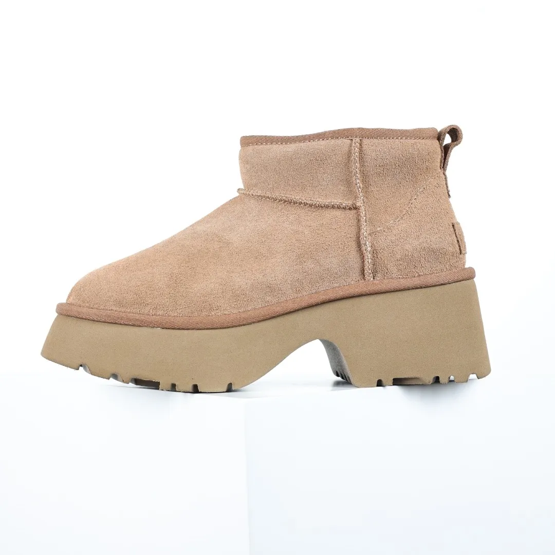 Pick up locally 💰600 Core recommended good price It is a very suitable choice for keeping warm in winter and at home. In the new year, uug has launched a series of styles, which are partial to the preferences of young consumers and have also moved to the forefront of fashion trends. Shoe body material Water-repellent coated suede upper 17mm UGGPURE™ implanted wool insole Lightweight non-slip comfortable rubber outsole With brand LOGO trademark Comes with a full set of packaging Size: 35 36 37 38 39 40